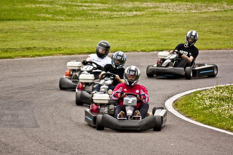 Les équipements de sécurité essentiels en karting : roulez en toute confiance en 2026