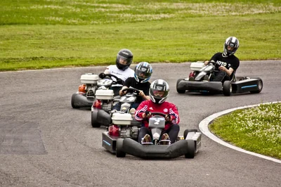 Les équipements de sécurité essentiels en karting : roulez en toute confiance en 2026