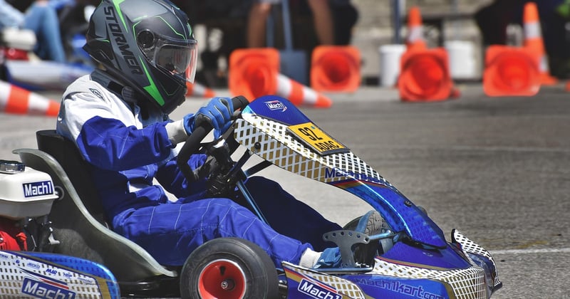 Pourquoi mon kart tire d’un côté ? Les vraies causes et solutions